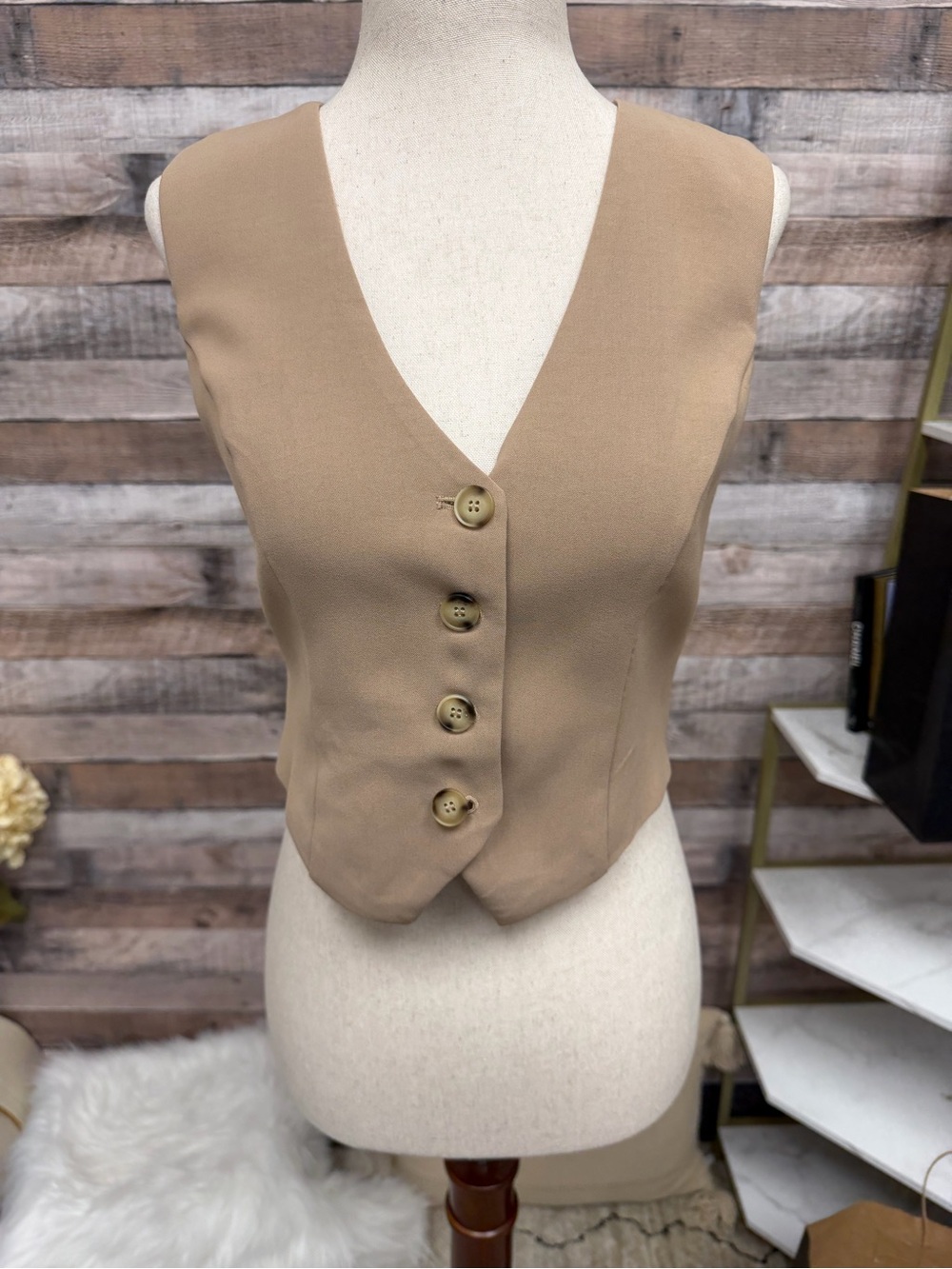 Petal & Pup Brown Button-Front Sleeveless Vest